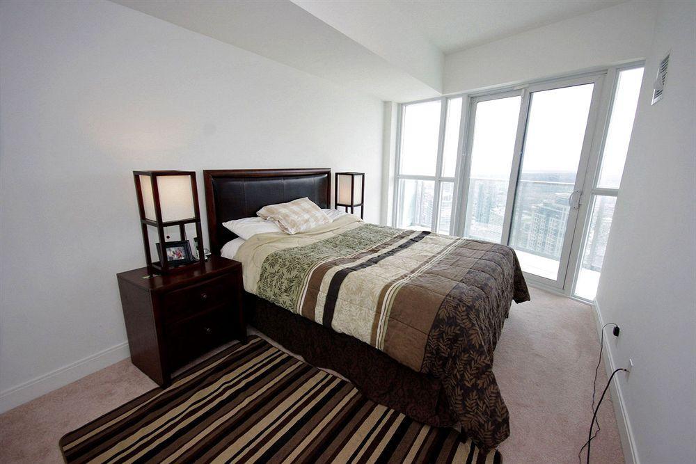 Downtown Mississauga Executive Suites Sq1 Экстерьер фото