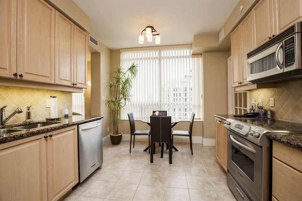 Downtown Mississauga Executive Suites Sq1 Экстерьер фото