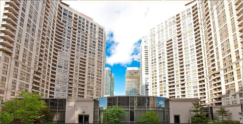 Downtown Mississauga Executive Suites Sq1 Экстерьер фото