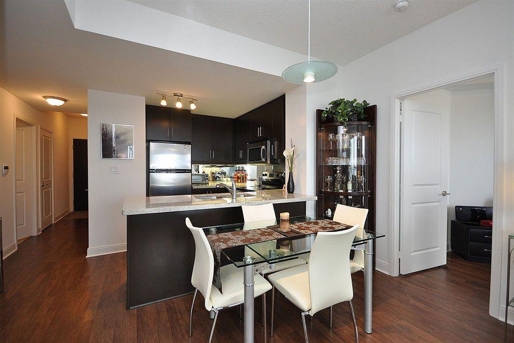 Downtown Mississauga Executive Suites Sq1 Экстерьер фото