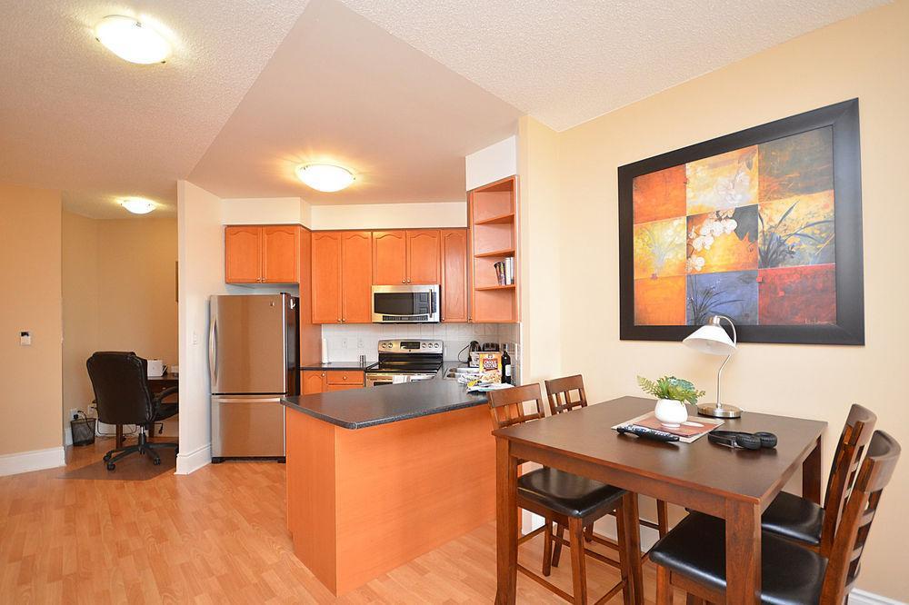 Downtown Mississauga Executive Suites Sq1 Экстерьер фото
