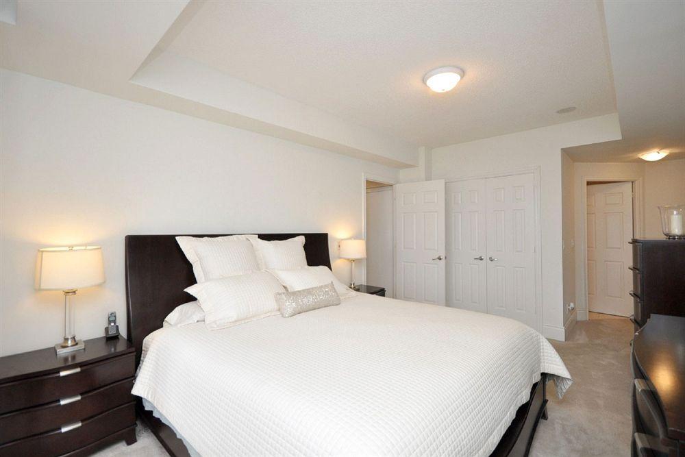 Downtown Mississauga Executive Suites Sq1 Экстерьер фото