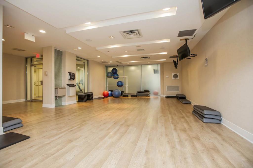 Downtown Mississauga Executive Suites Sq1 Экстерьер фото